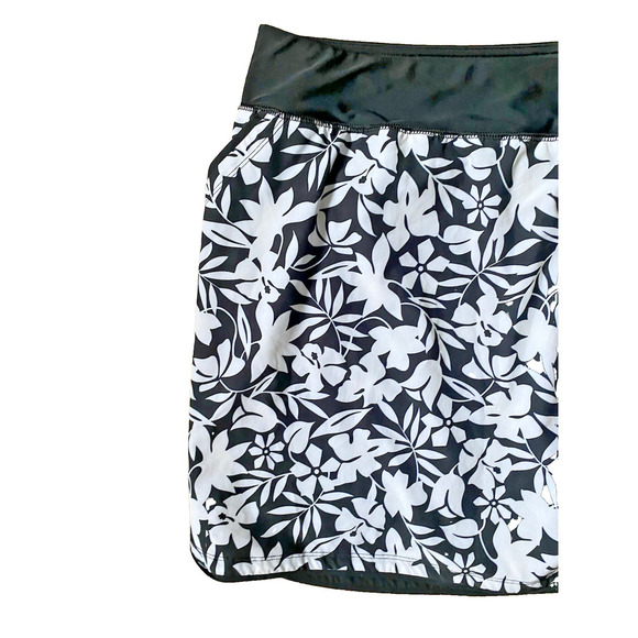 Lands End Swimsuit Skirt 22W Bathing Skort Built in Shorts Black White Floral - Picture 2 of 8